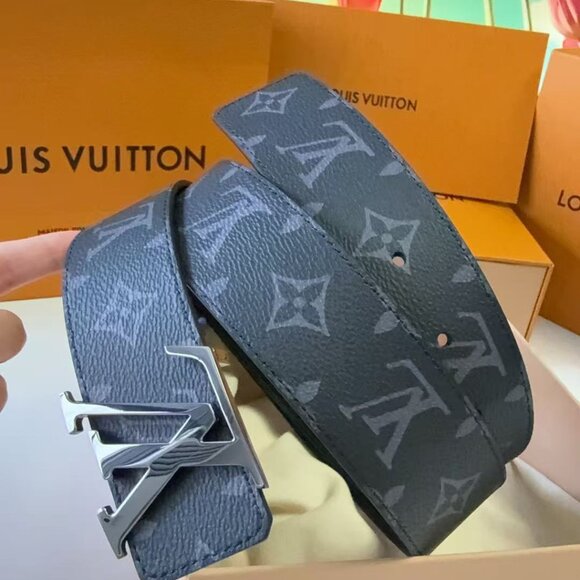 Louis Vuitton LV Monogram Belt Size 36 Men’s - Picture 2 of 9